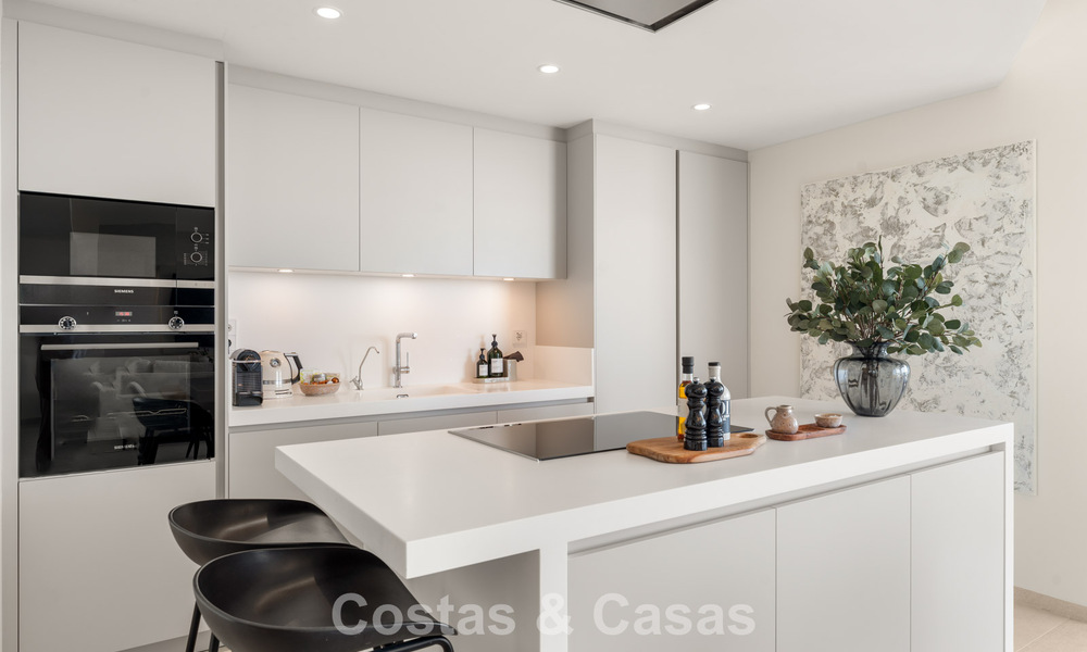 Lichtrijk, eigentijds luxe penthouse te koop met zeezicht in de heuvels van La Quinta Resort in Marbella - Benahavis 797701