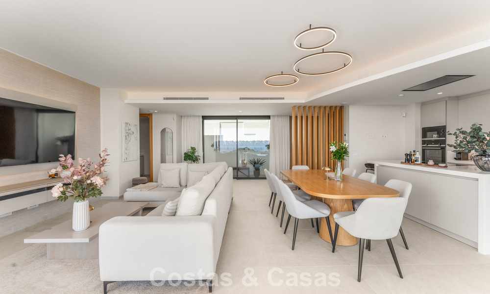 Lichtrijk, eigentijds luxe penthouse te koop met zeezicht in de heuvels van La Quinta Resort in Marbella - Benahavis 797704