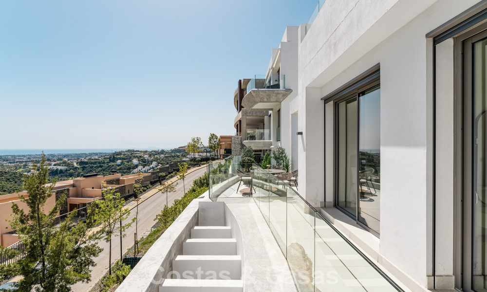 Lichtrijk, eigentijds luxe penthouse te koop met zeezicht in de heuvels van La Quinta Resort in Marbella - Benahavis 797713