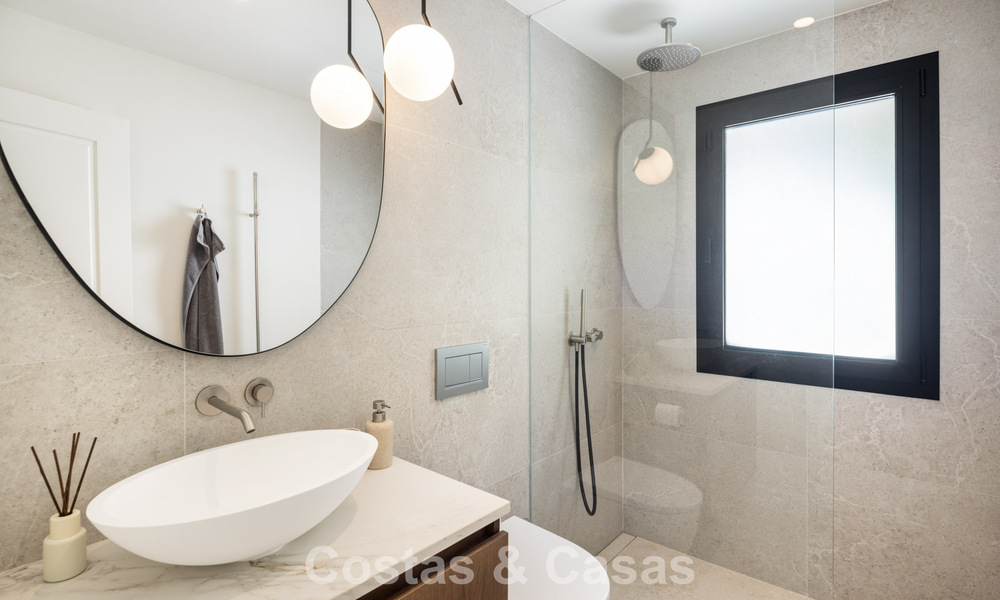 Hedendaagse Mediterrane villa te koop op loopafstand van het strand en voorzieningen van San Pedro, Marbella 797881