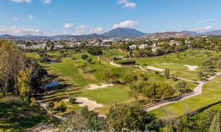 Eigentijds gerenoveerd herenhuis te koop in Aloha omgeven door golfbanen in Nueva Andalucia, Marbella 797909 