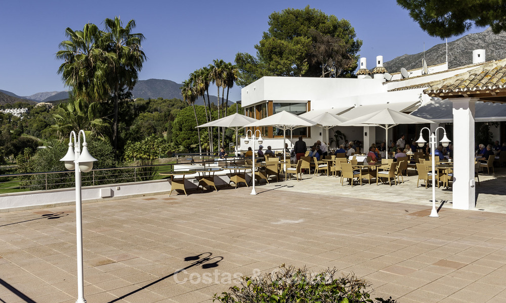 Eigentijds gerenoveerd herenhuis te koop in Aloha omgeven door golfbanen in Nueva Andalucia, Marbella 798053