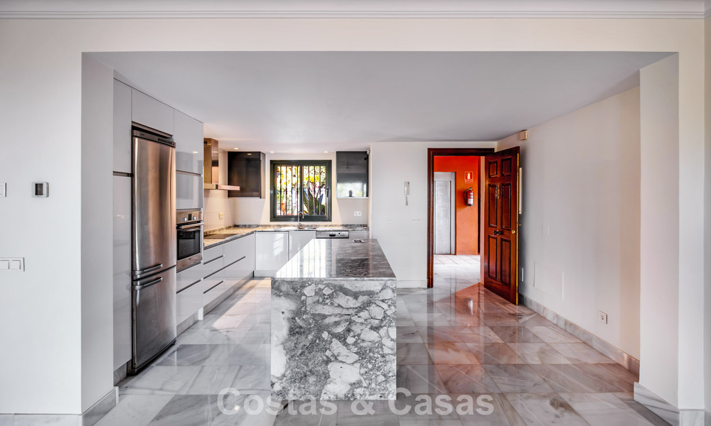Ruim 2-slaapkamerappartement met zeezicht te koop in Marbella - Benahavis 797977