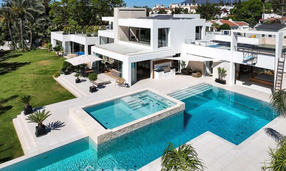 Indrukwekkende, moderne mansion met gastenverblijf te koop op de New Golden Mile tussen Marbella en Estepona 797997