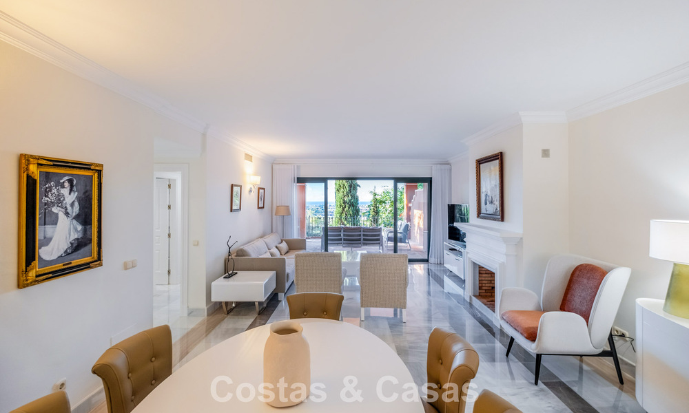 Instapklaar, ruim, luxe appartement met zeezicht te koop in Marbella - Benahavis 798152