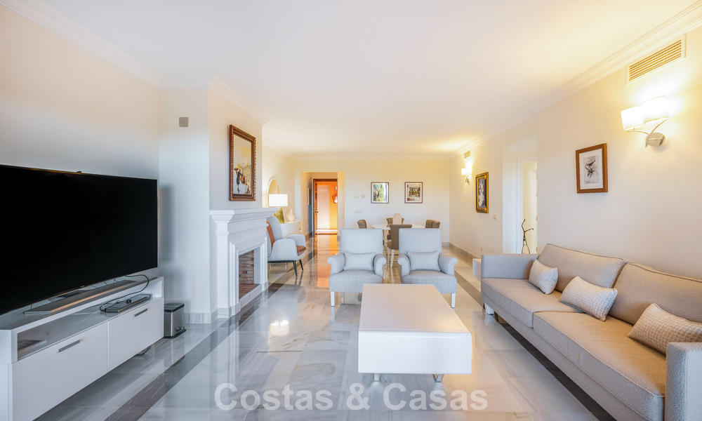 Instapklaar, ruim, luxe appartement met zeezicht te koop in Marbella - Benahavis 798153