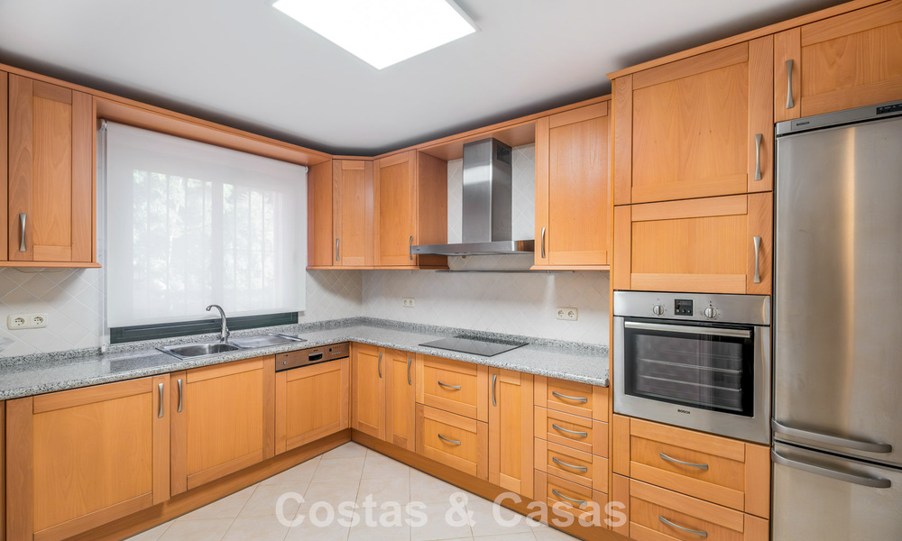 Instapklaar, ruim, luxe appartement met zeezicht te koop in Marbella - Benahavis 798157