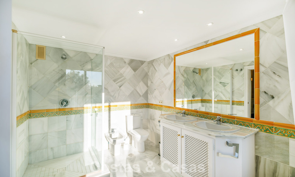 Instapklaar, ruim, luxe appartement met zeezicht te koop in Marbella - Benahavis 798161
