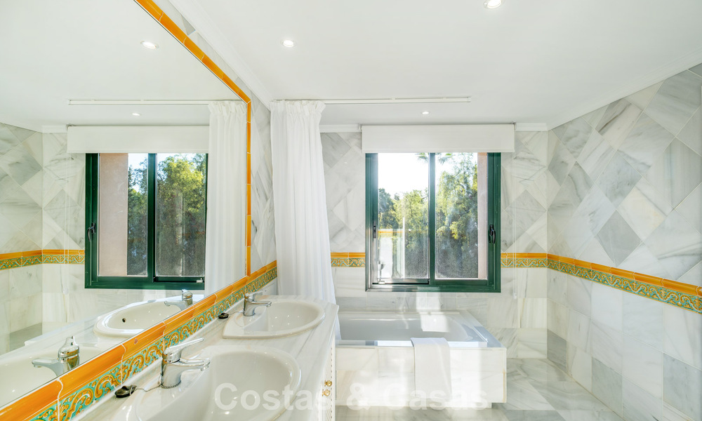 Instapklaar, ruim, luxe appartement met zeezicht te koop in Marbella - Benahavis 798162