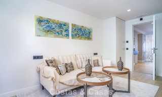 Ruim, gemoderniseerd 4-slaapkamerappartement met zeezicht te koop in Nueva Andalucia, Marbella 798228 