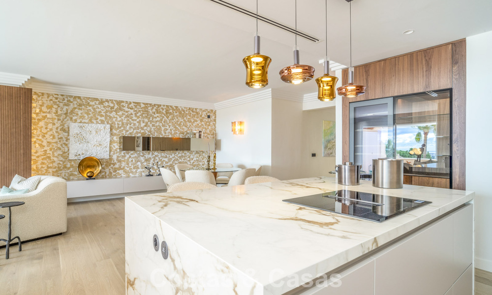 Ruim, gemoderniseerd 4-slaapkamerappartement met zeezicht te koop in Nueva Andalucia, Marbella 798234
