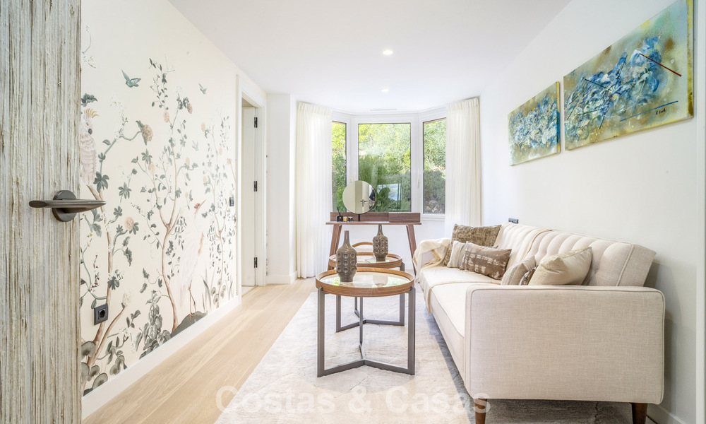 Ruim, gemoderniseerd 4-slaapkamerappartement met zeezicht te koop in Nueva Andalucia, Marbella 798241