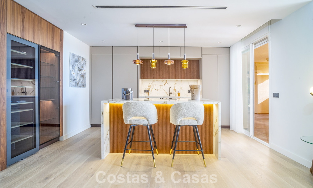 Ruim, gemoderniseerd 4-slaapkamerappartement met zeezicht te koop in Nueva Andalucia, Marbella 798249