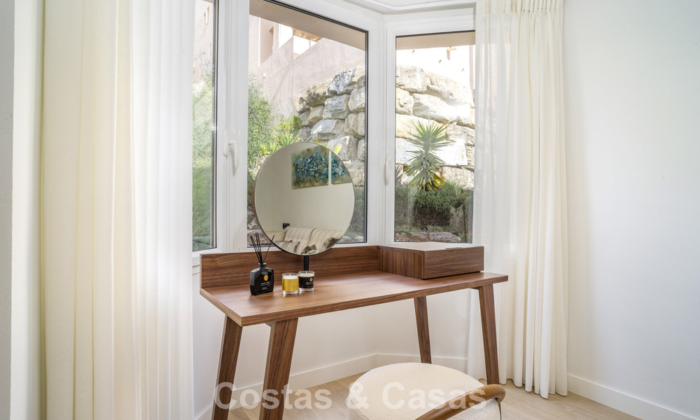 Ruim, gemoderniseerd 4-slaapkamerappartement met zeezicht te koop in Nueva Andalucia, Marbella 798257