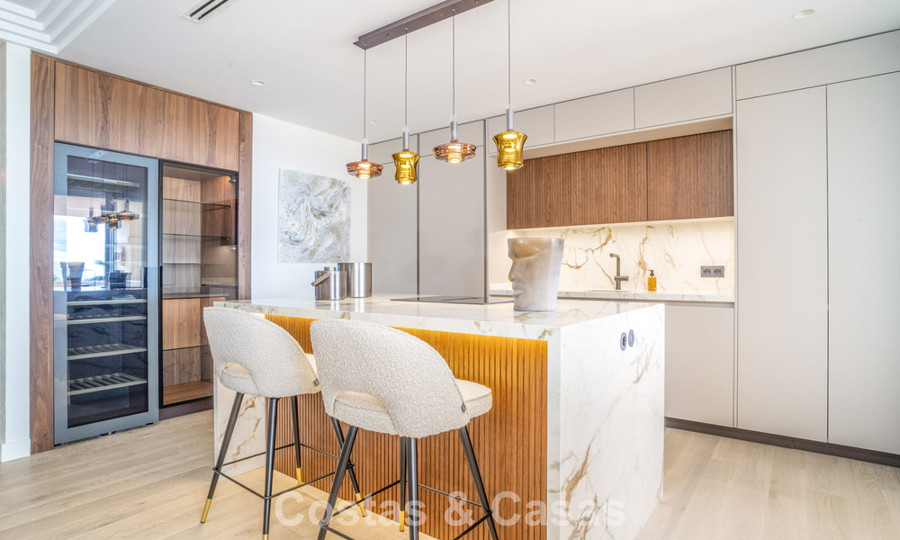 Ruim, gemoderniseerd 4-slaapkamerappartement met zeezicht te koop in Nueva Andalucia, Marbella 798266