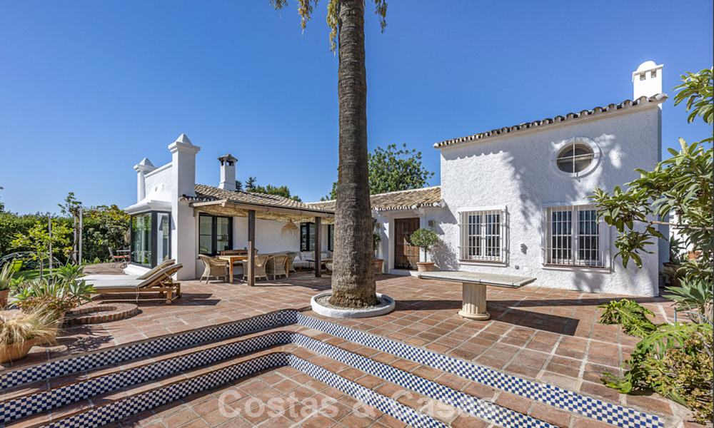 Charmante, rustieke villa met modern comfort te koop in Guadalmina Alta, Marbella 798274