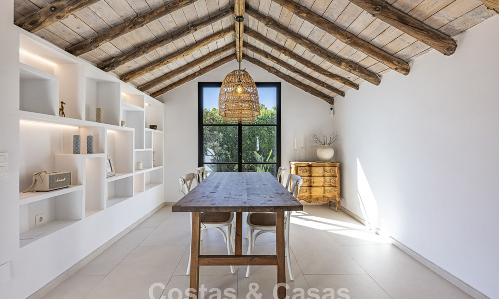 Charmante, rustieke villa met modern comfort te koop in Guadalmina Alta, Marbella 798277