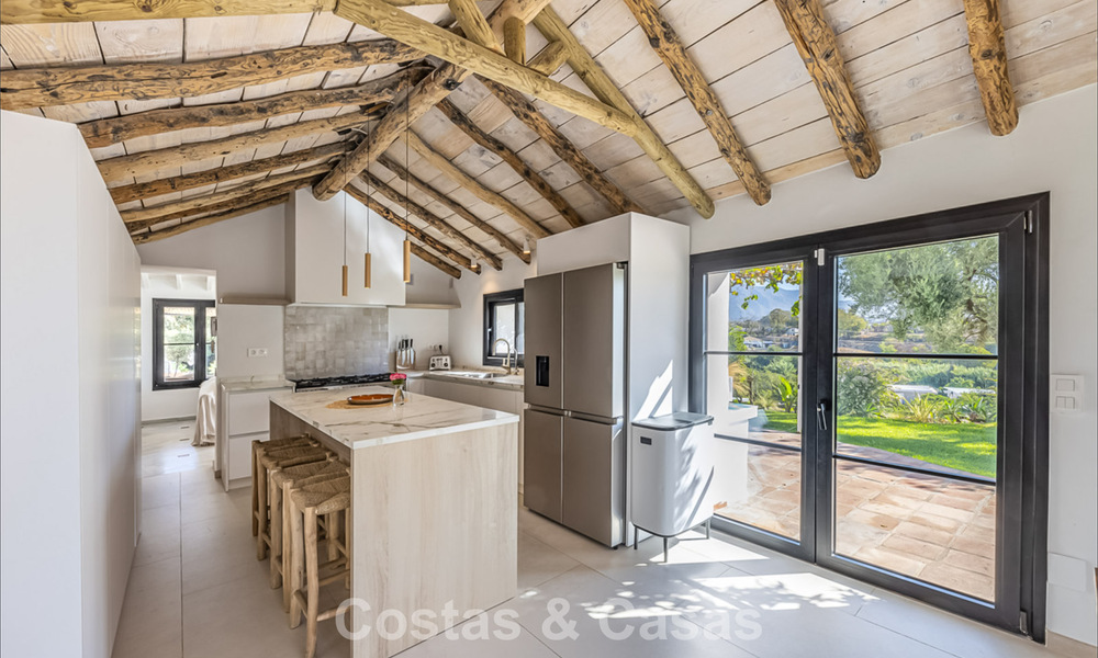 Charmante, rustieke villa met modern comfort te koop in Guadalmina Alta, Marbella 798280