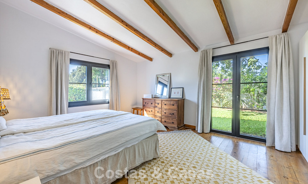 Charmante, rustieke villa met modern comfort te koop in Guadalmina Alta, Marbella 798281