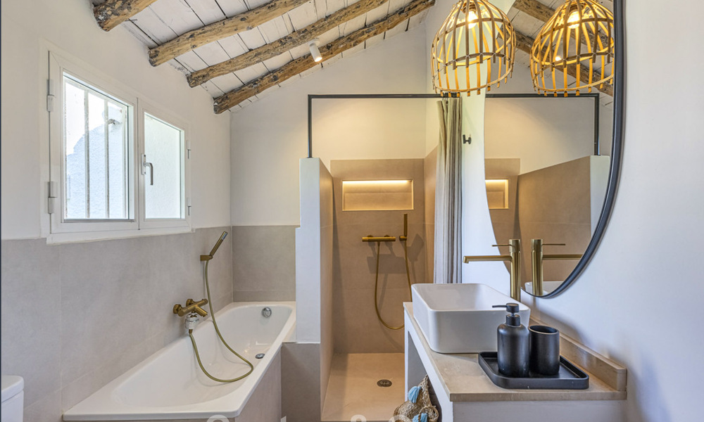 Charmante, rustieke villa met modern comfort te koop in Guadalmina Alta, Marbella 798285