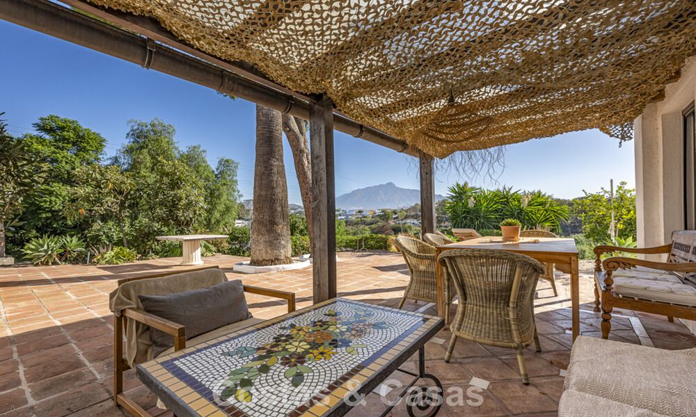 Charmante, rustieke villa met modern comfort te koop in Guadalmina Alta, Marbella 798291