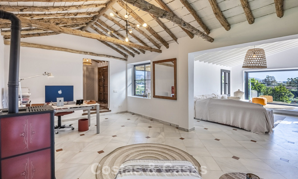Charmante, rustieke villa met modern comfort te koop in Guadalmina Alta, Marbella 798292