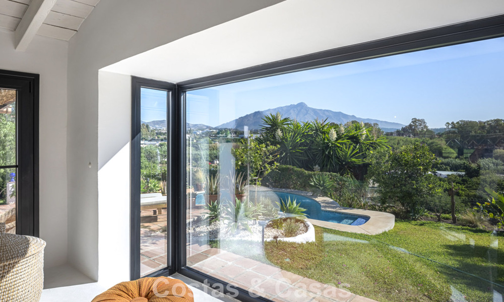 Charmante, rustieke villa met modern comfort te koop in Guadalmina Alta, Marbella 798293
