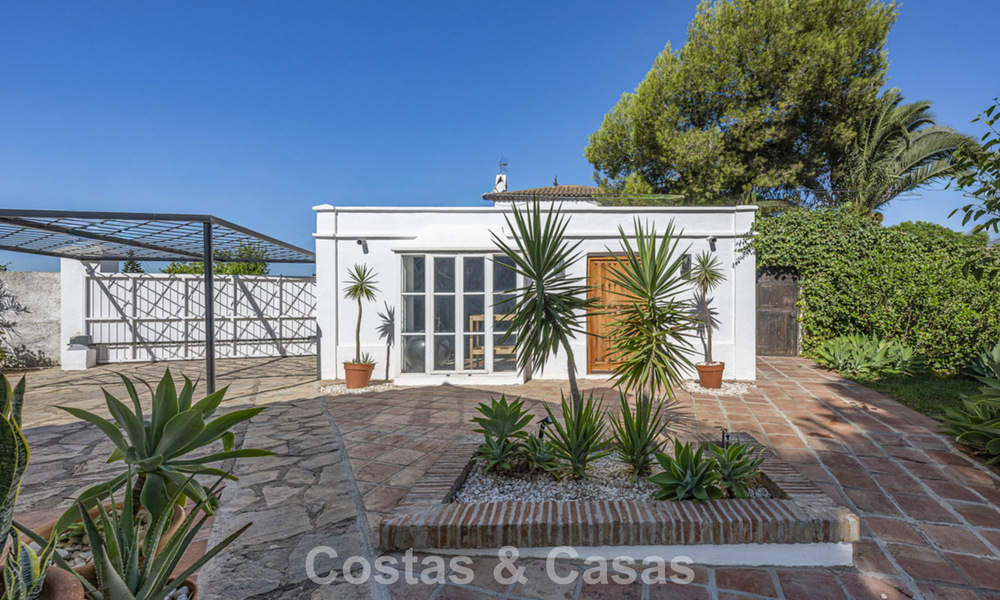 Charmante, rustieke villa met modern comfort te koop in Guadalmina Alta, Marbella 798294
