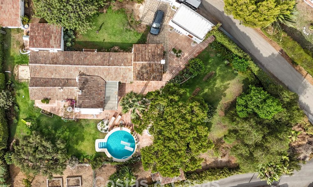 Charmante, rustieke villa met modern comfort te koop in Guadalmina Alta, Marbella 798297