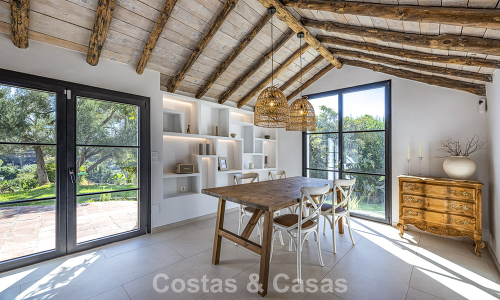 Charmante, rustieke villa met modern comfort te koop in Guadalmina Alta, Marbella 798298