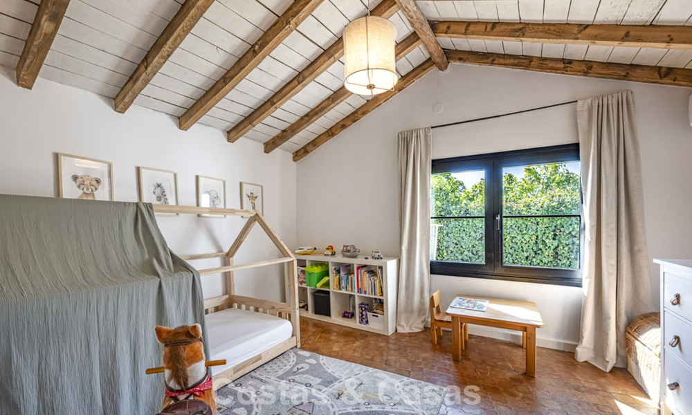 Charmante, rustieke villa met modern comfort te koop in Guadalmina Alta, Marbella 798299