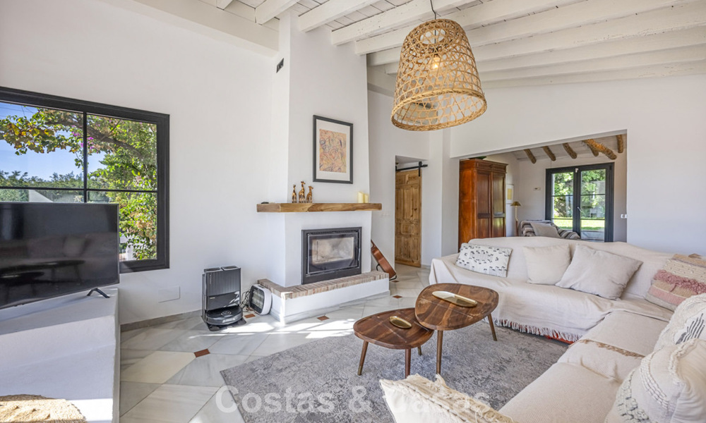 Charmante, rustieke villa met modern comfort te koop in Guadalmina Alta, Marbella 798300