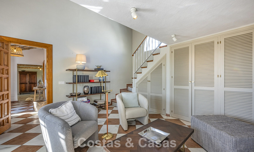 Charmante, rustieke villa met modern comfort te koop in Guadalmina Alta, Marbella 798301