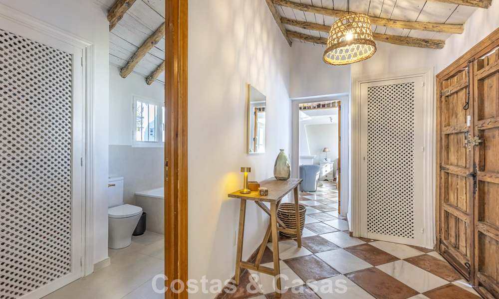 Charmante, rustieke villa met modern comfort te koop in Guadalmina Alta, Marbella 798302