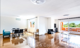 Elegant penthouse met uitgestrekt terras te koop nabij Guadalmina Baja, Marbella - Estepona 798315 