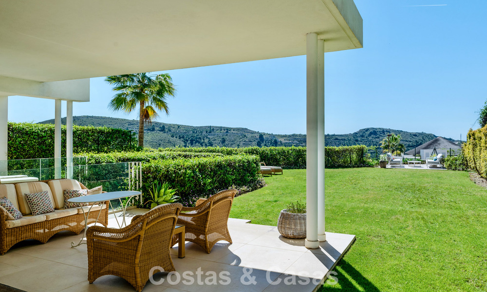 Luxe duplex appartement met grote tuin en zeezicht te koop in Marbella - Benahavis 798323