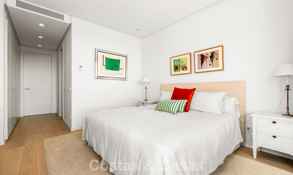 Luxe duplex appartement met grote tuin en zeezicht te koop in Marbella - Benahavis 798339
