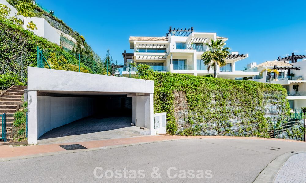 Luxe duplex appartement met grote tuin en zeezicht te koop in Marbella - Benahavis 798340