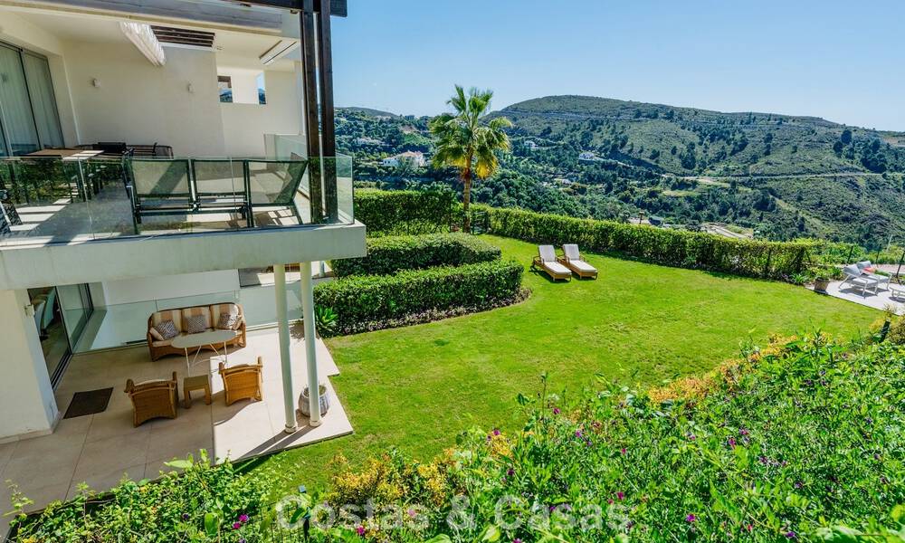 Luxe duplex appartement met grote tuin en zeezicht te koop in Marbella - Benahavis 798344
