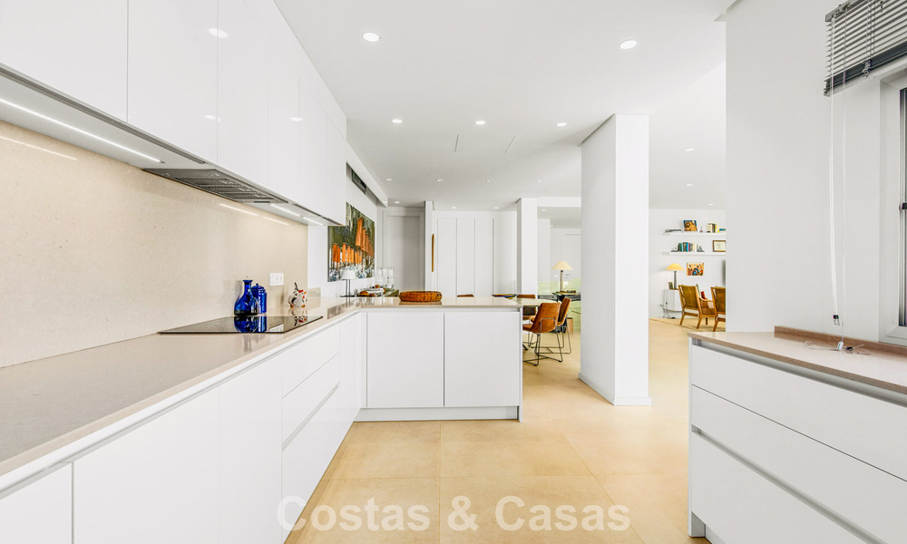 Luxe duplex appartement met grote tuin en zeezicht te koop in Marbella - Benahavis 798347