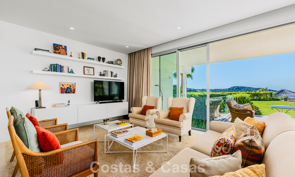 Luxe duplex appartement met grote tuin en zeezicht te koop in Marbella - Benahavis 798349