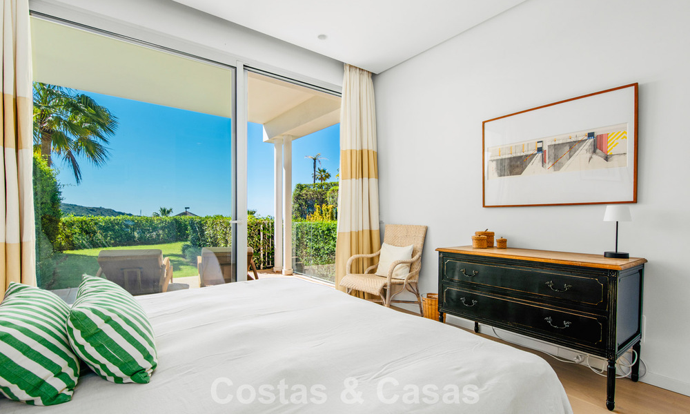 Luxe duplex appartement met grote tuin en zeezicht te koop in Marbella - Benahavis 798352