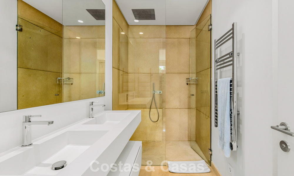 Luxe duplex appartement met grote tuin en zeezicht te koop in Marbella - Benahavis 798353