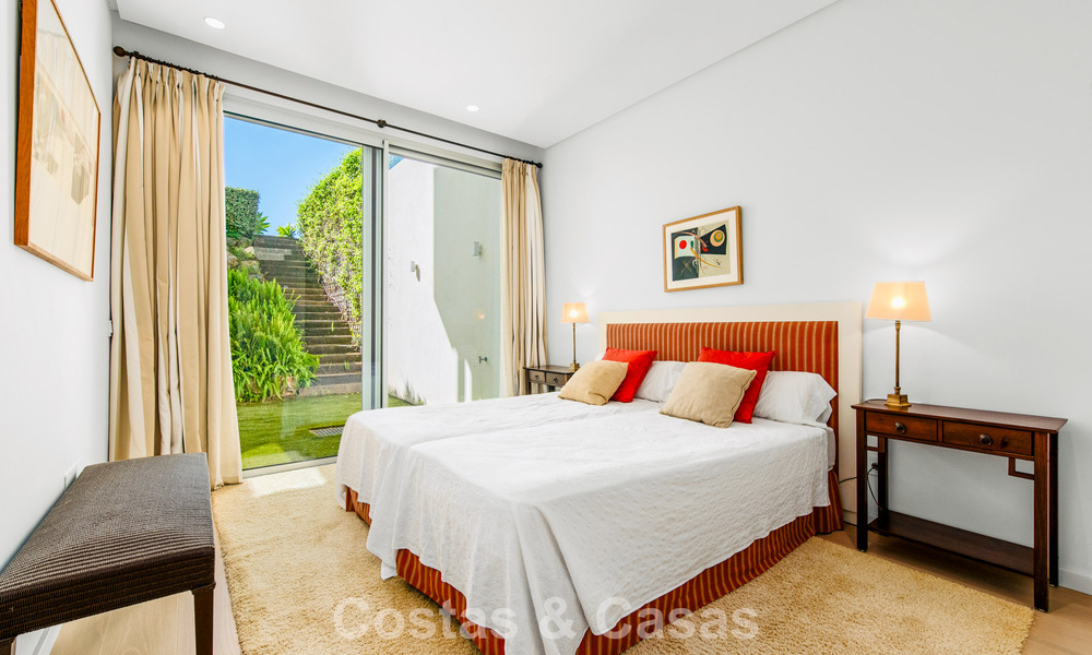 Luxe duplex appartement met grote tuin en zeezicht te koop in Marbella - Benahavis 798354