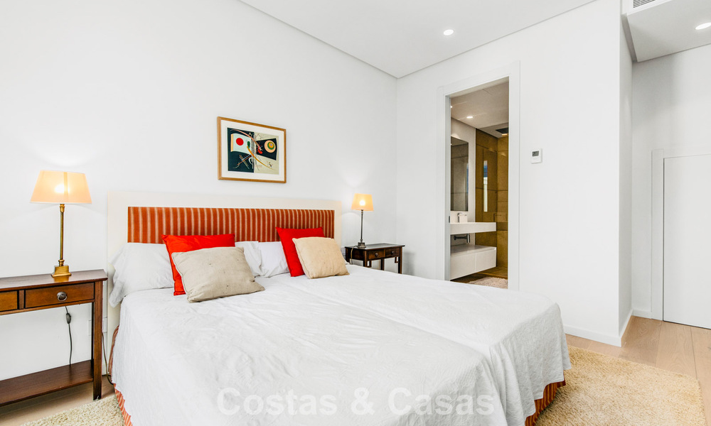 Luxe duplex appartement met grote tuin en zeezicht te koop in Marbella - Benahavis 798355