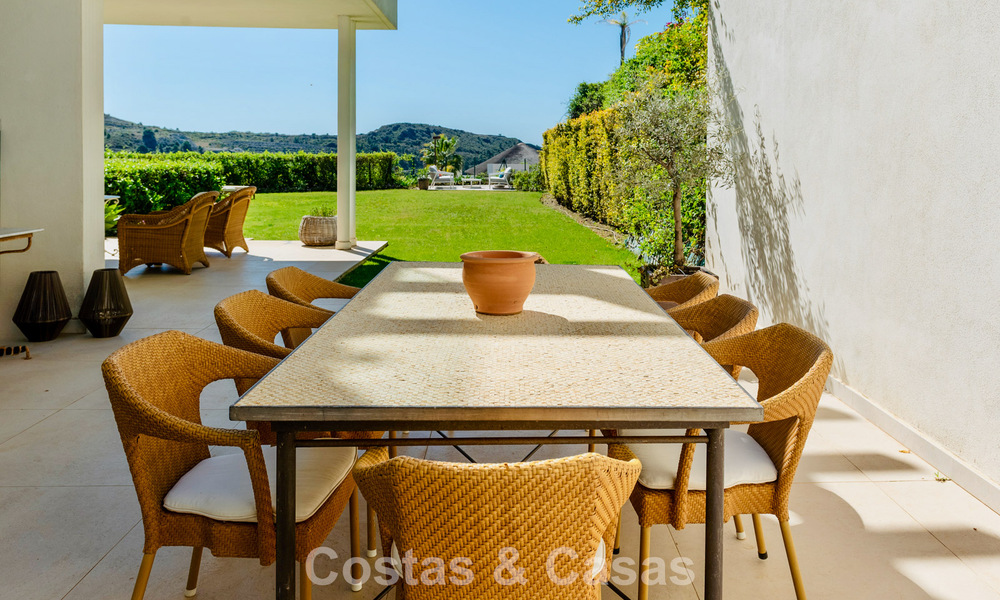 Luxe duplex appartement met grote tuin en zeezicht te koop in Marbella - Benahavis 798357