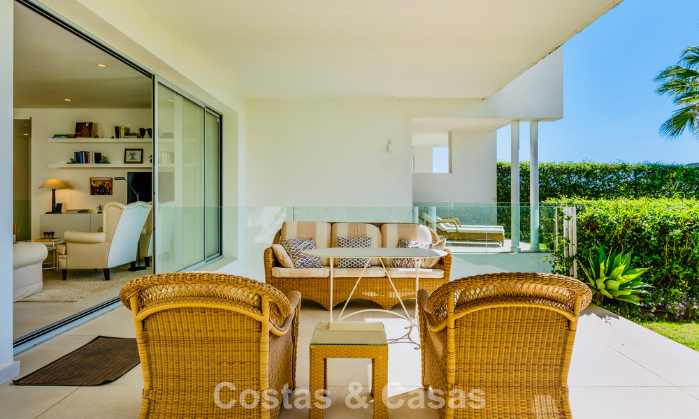 Luxe duplex appartement met grote tuin en zeezicht te koop in Marbella - Benahavis 798359