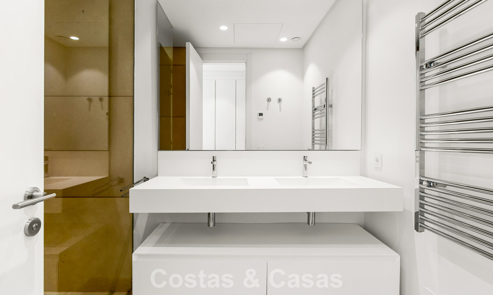 Luxe duplex appartement met grote tuin en zeezicht te koop in Marbella - Benahavis 798363