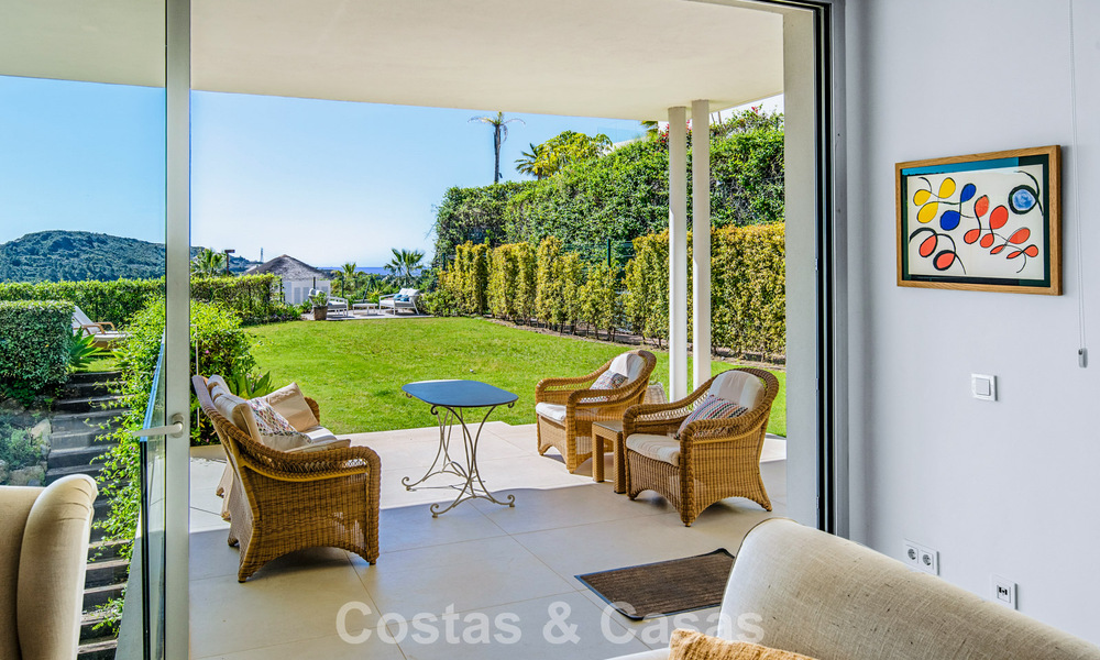 Luxe duplex appartement met grote tuin en zeezicht te koop in Marbella - Benahavis 798365