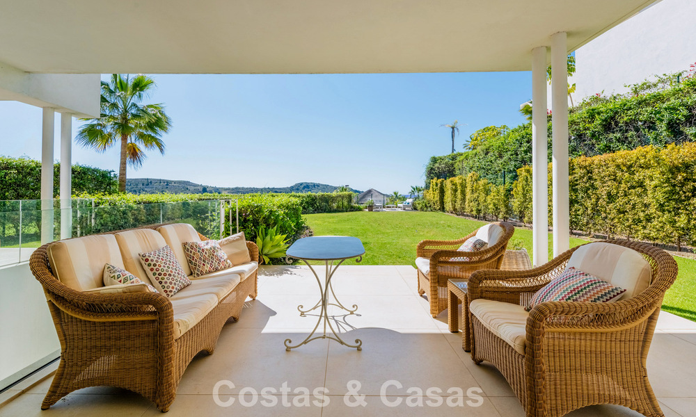 Luxe duplex appartement met grote tuin en zeezicht te koop in Marbella - Benahavis 798366